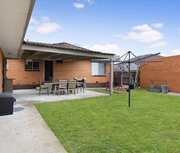 Charming 3-Bedroom Home with Modern Amenities - Photo 3