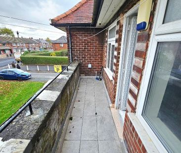 3 bedroom flat to rent - Photo 4