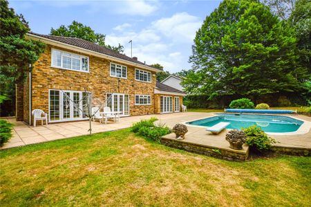 5 bedroom detached house to rent - Photo 3