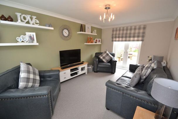3 bedroom semi-detached house to rent - Photo 1