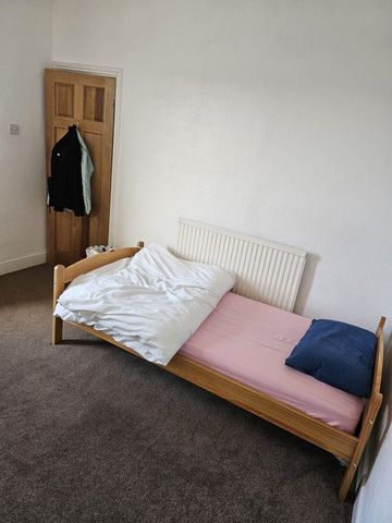 Room in a Shared House, Saint Saviours Road, B8 - Photo 3