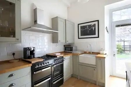 2 Bed Flat, Cathcart Place, EH11 - Photo 3