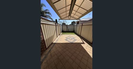 Freshly renovated, light-filled home - Photo 5