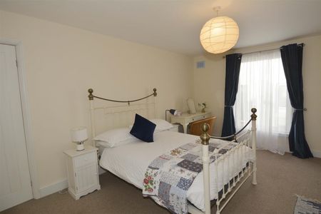 2 Bed Bungalow - Detached - Photo 5