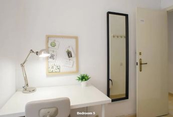 Avenida del Reino de Valencia, Valencia, Valencian Community 46005