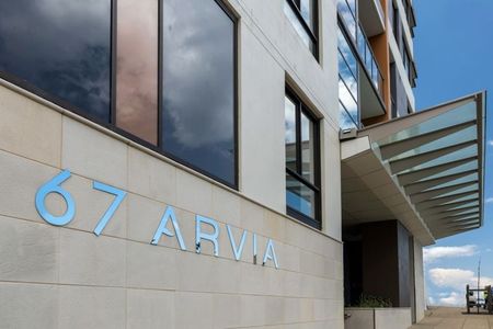 Air-conditioned studio apartment with city views. Great lifestyle location! - Photo 2