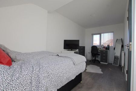 6 bedroom terraced house to rent - Photo 3