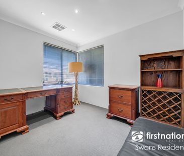 Prime Dayton Living: A Semi-Furnished Home of Contemporary Elegance!! - Photo 1