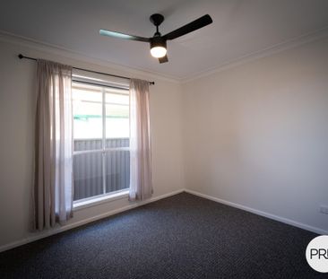 FRESHLY RENOVATED COMFORTABLE HOME - Photo 4