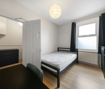 Room in a Shared House, Kincaid Road, SE15 - Photo 3