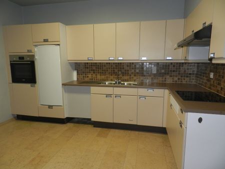 Ruim éénslaapkamer-appartement te huur in Ieper met terras - Photo 5