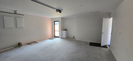 Brand new 4 bedroom home - Photo 4