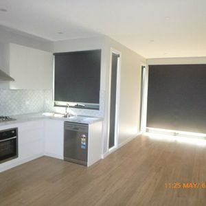 NEAR NEW 3 BEDROOM TOWNHOUSE IN HEART OF SPRINGVALE - Photo 2