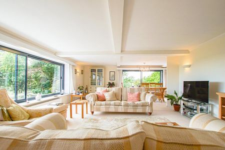 4 bedroom apartment to rent - Photo 4