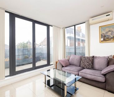 3 bedroom flat to rent - Photo 3