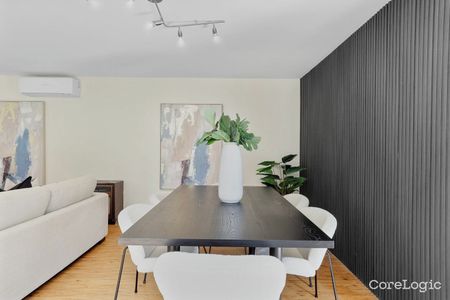 SPACIOUS AND BRIGHT 3 BEDROOM FAMILY HOME WITH 3 LIVING AREAS - Photo 2
