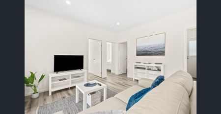 Spacious & Modern Retreat With Stunning Ocean Views (3-8 month lease only) - Photo 5