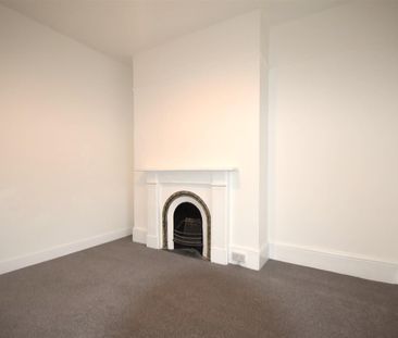 1 Bed Flat - Conversion - Photo 2