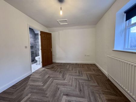 2 bedroom semi-detached house to rent - Photo 3