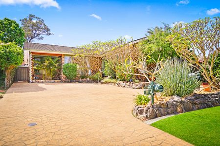 Beautifully Updated Family Home with Pool & Mountain Views - Photo 2