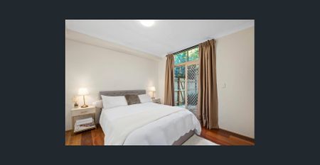 Bright ground floor garden apartment - Photo 3