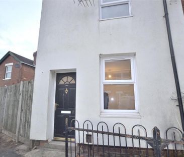 2 bedroom end of terrace house to rent - Photo 5