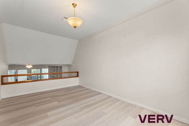 ELEGANT ‘ELMS’ 4-BEDROOM TOWNHOUSE - Photo 1