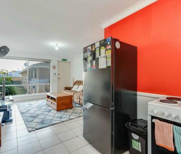 GOSNELLS – 2x1 – TOP FLOOR CONVENIENT LIVING - Photo 5