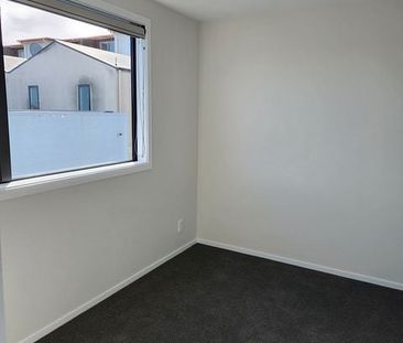Modern 2BR Apt with Balcony in Onehunga - Photo 6