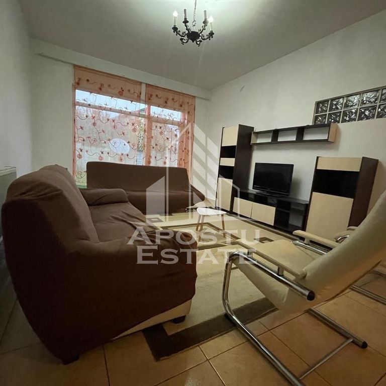 Jumatate de duplex in zona Braytim curte spatioasa - Fotografie 1