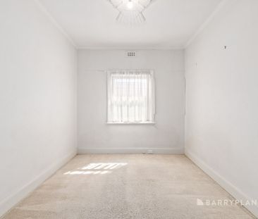 Two-bedroom in the heart of Mitcham - Photo 6