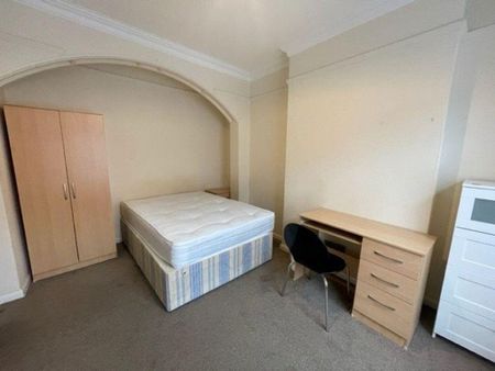 4 bedroom terraced house to rent - Photo 2