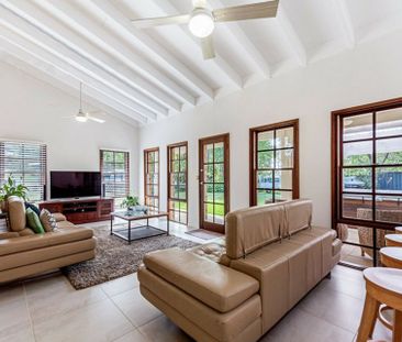 BEAUTIFULLY RENOVATED HOME WITH STUNNING HINTERLAND VIEWS - Photo 1