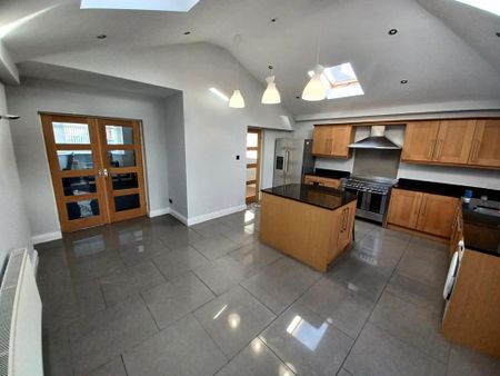 3 bedroom semi-detached house to rent - Photo 5