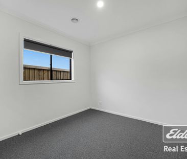 Beautiful Brand new Home in the Heart of Thornhill Park!! - Photo 5