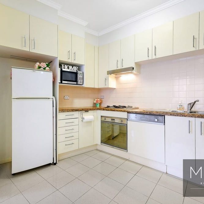 Part furnished ONE BEDROOM in "Maestri Towers" - Photo 1