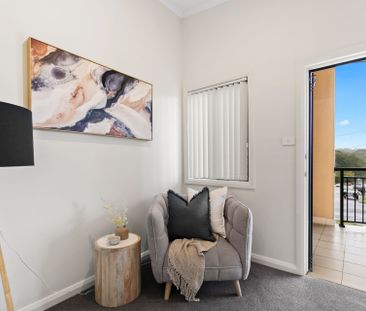 Oversized, Low Maintenance Townhouse - Photo 4