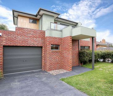 Stylish Contemporary Townhouse in Prime Essendon North - Photo 1