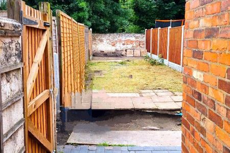 2 bedroom terraced house to rent - Photo 4