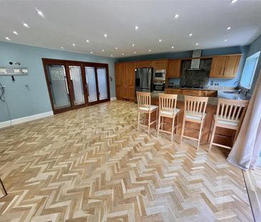 5 bedroom detached house to rent - Photo 3