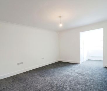 London Road, Langley - 2 bed - 2 bath - Photo 1