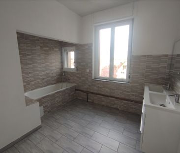 Location Appartement 3 pièces 83m² - Photo 2