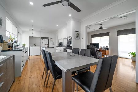 Has It All - Photo 3