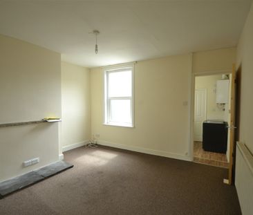 2 bed terraced house to rent in Winchelsea Road, Hastings - Photo 3