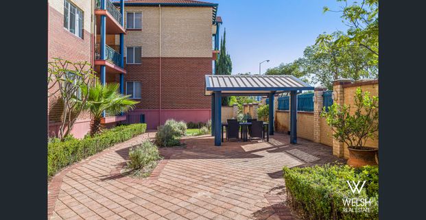 EVERYTHING YOU NEED AT YOUR DOORSTEP! - Photo 1