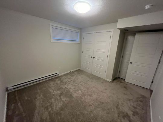 Kensington - 1 Bedroom/ 1 Bathroom Lower Suite - 846 Labine Cres - Photo 1