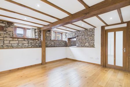 2 bedroom character property to rent - Photo 2