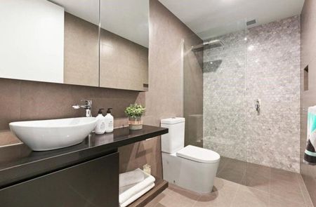 BRILLIANTLY POSITIONED PARTIALLY FURNISHED MODERN APARTMENT - Photo 5