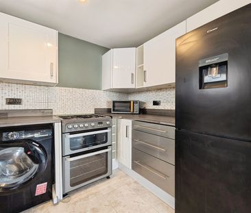 Crosswell Close, SO19 - Photo 3