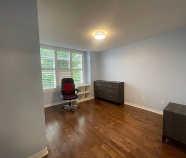 For Lease - 19 Fitzroy Avenue, Markham, Ontario - Photo 2